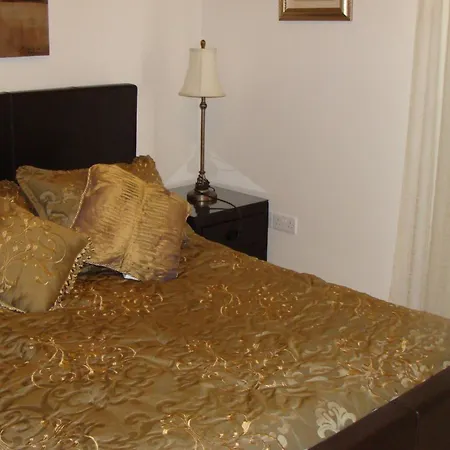 Polyxenia Isaak Luxury And Appartement