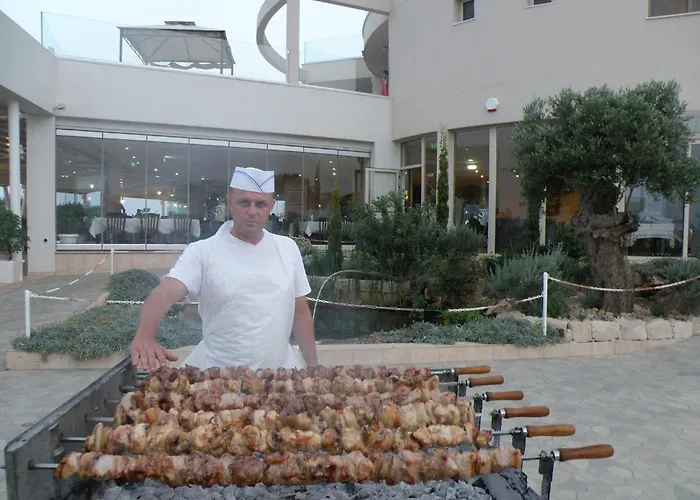 Polyxenia Isaak Luxury And *