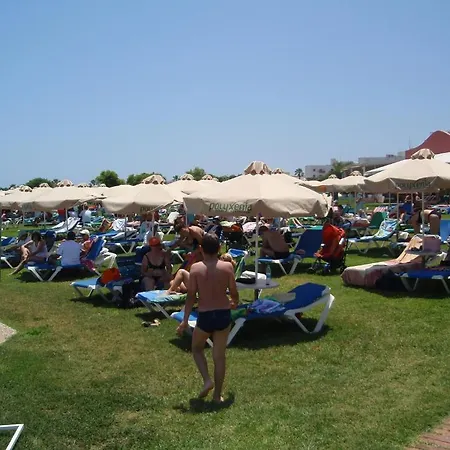 Polyxenia Isaak Luxury And * Protaras