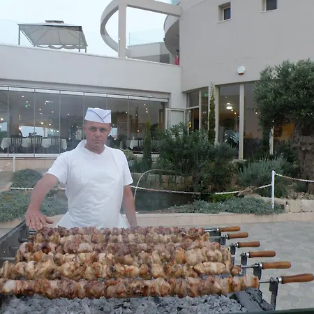 Polyxenia Isaak Luxury And *