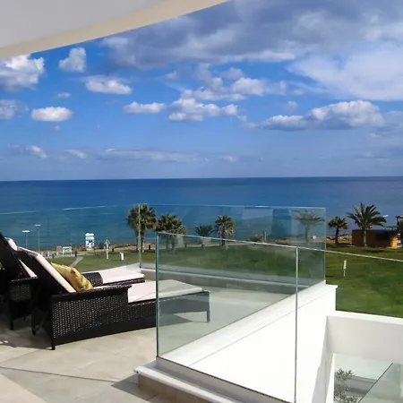 Polyxenia Isaak Luxury And פרוטאראס