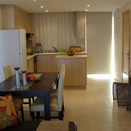 Polyxenia Isaak Luxury And