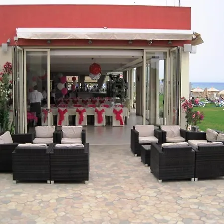 Polyxenia Isaak Luxury And *