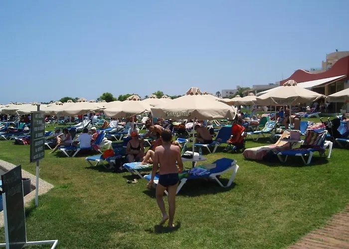 Polyxenia Isaak Luxury And * Protaras