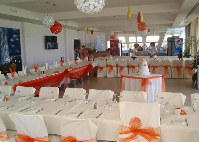 Polyxenia Isaak Luxury And Apartamento Protaras