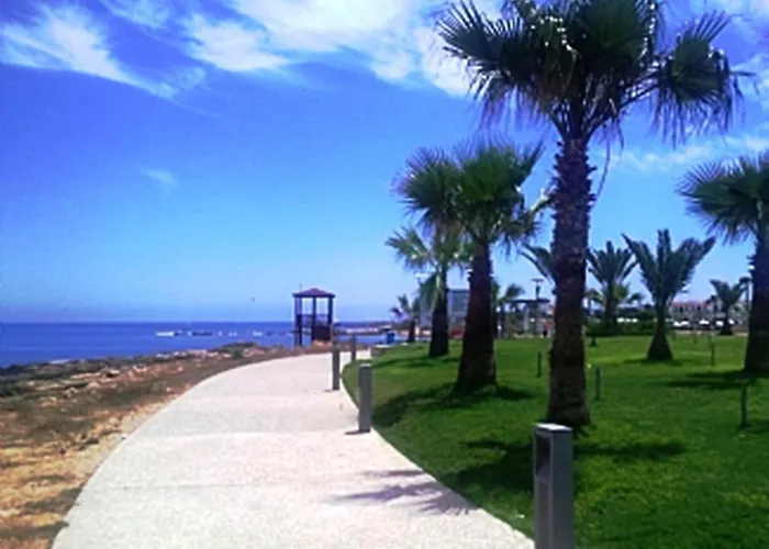 Polyxenia Isaak Luxury And *