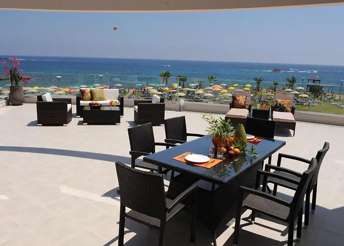 Polyxenia Isaak Luxury And *